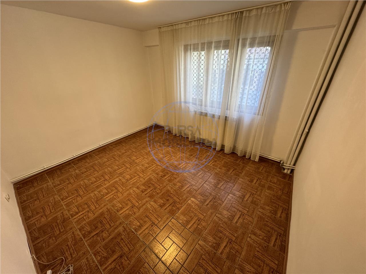 Apartament 4 camere central, Stefan cel Mare, de inchiria