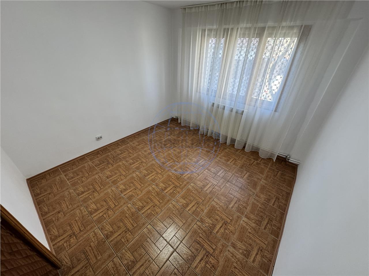 Apartament 4 camere central, Stefan cel Mare, de inchiria