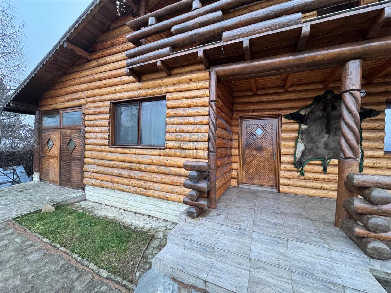 Casa spatioasa, ideala pentru locuinta sau afacere – 1500 mp teren, situata pe drumul principal  Vrancea  Brasov