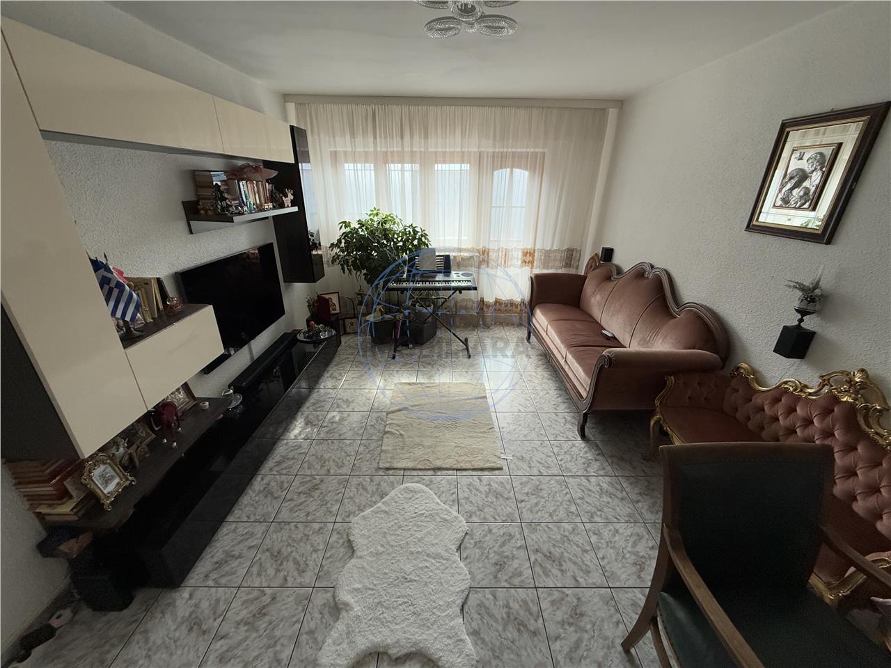 Apartament 3 camere, zona pompieri.