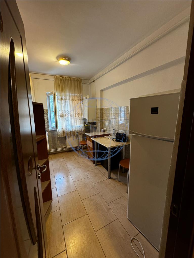 APARTAMENT  DE VANZARE 2 CAMERE ETAJ 1 SEMIDECOMANDAT, ZONA GARA!