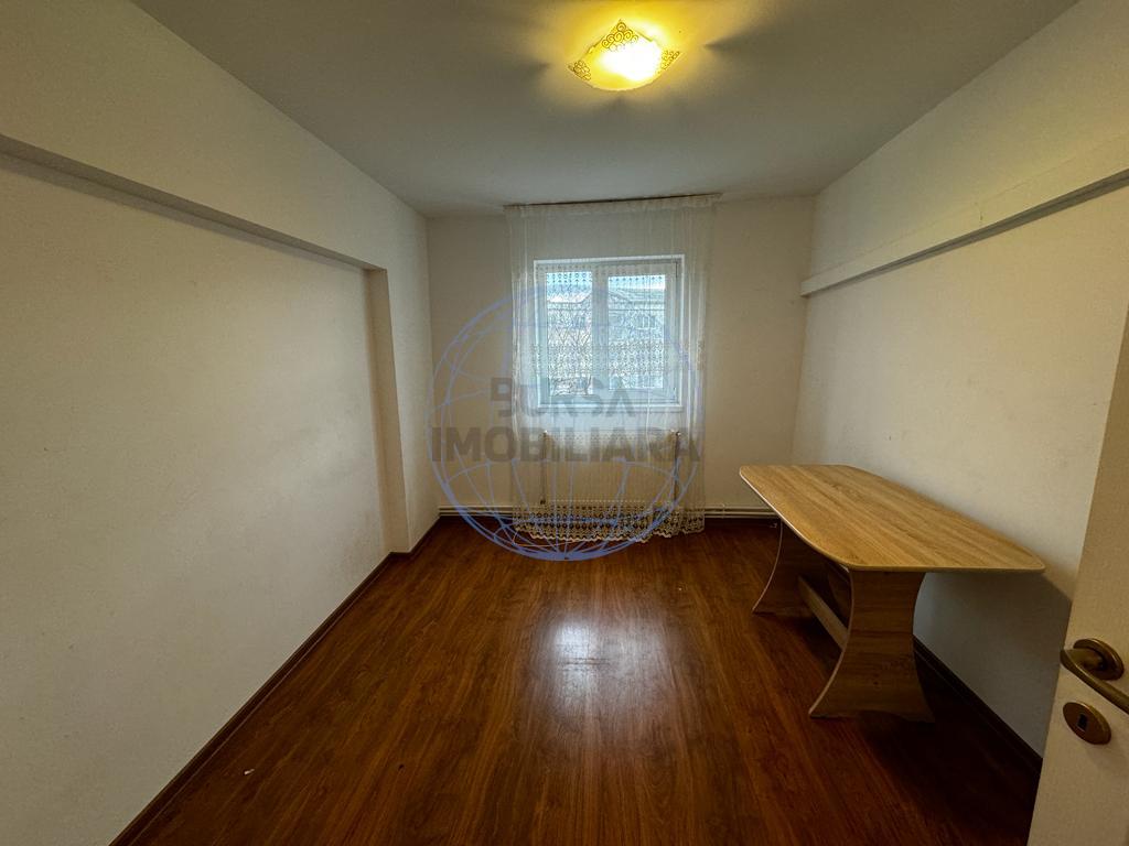 APARTAMENT 3 CAMERE ZONA CENTRALA