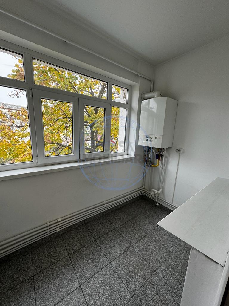 APARTAMENT 3 CAMERE ZONA CENTRALA