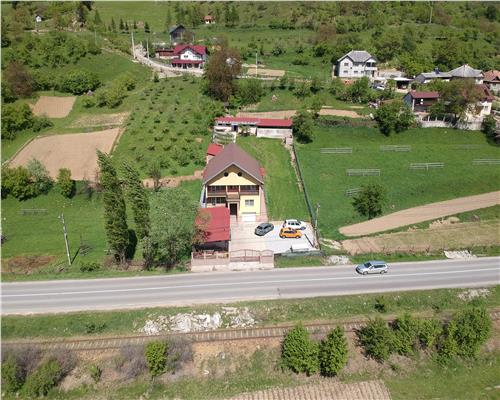 Casa cu Demisol, Parter, Etaj 1 si Mansarda.