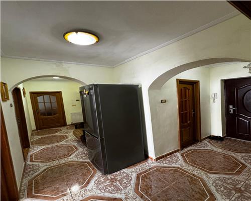 APARTAMNET 3 CAMERE, ETAJ 1, PIATA MOLDOVEI