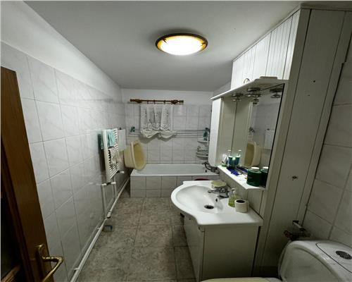 APARTAMNET 3 CAMERE, ETAJ 1, PIATA MOLDOVEI