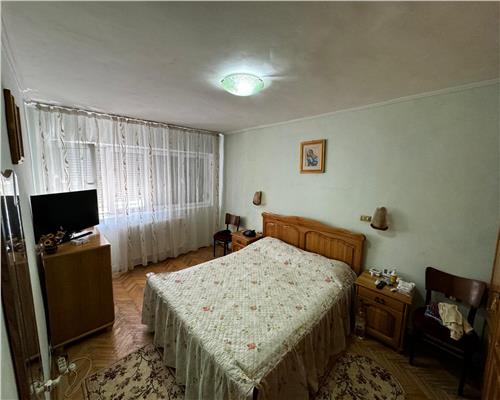 APARTAMNET 3 CAMERE, ETAJ 1, PIATA MOLDOVEI