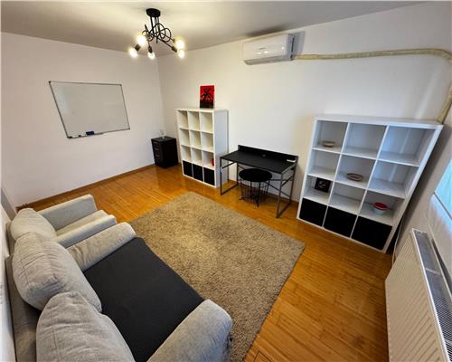 Apartament 2 camere, zona centrala.