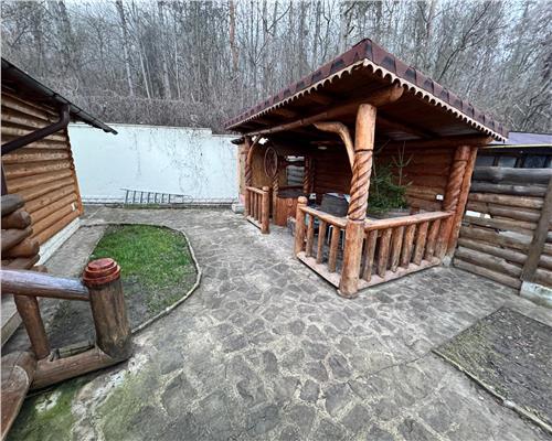 Casa spatioasa, ideala pentru locuinta sau afacere – 1500 mp teren, situata pe drumul principal  Vrancea  Brasov