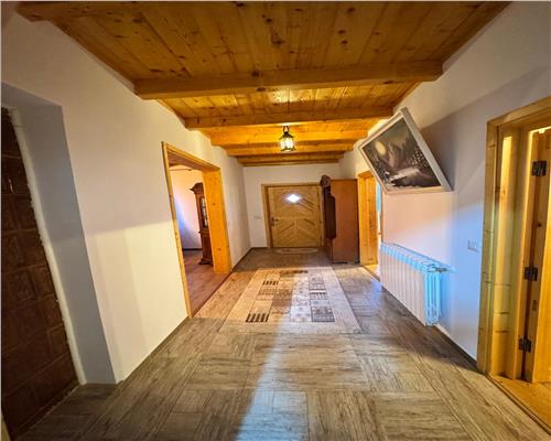 Casa spatioasa, ideala pentru locuinta sau afacere – 1500 mp teren, situata pe drumul principal  Vrancea  Brasov