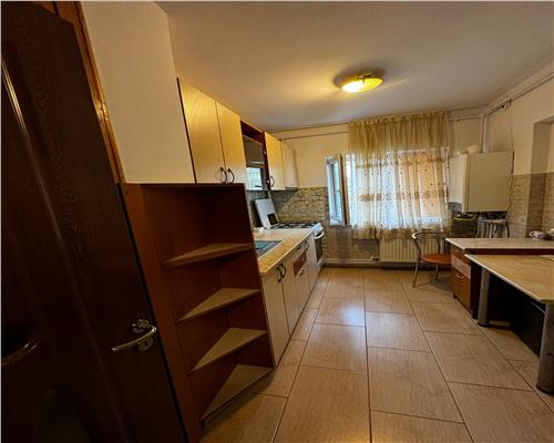 APARTAMENT  DE VANZARE 2 CAMERE ETAJ 1 SEMIDECOMANDAT, ZONA GARA!