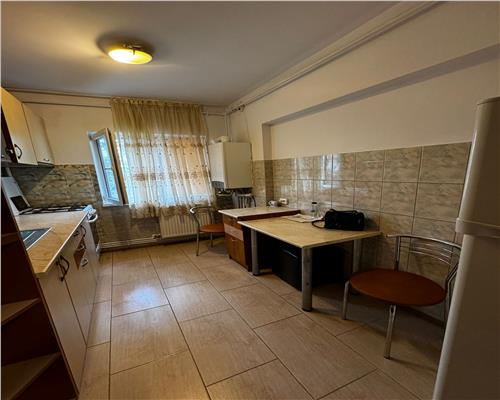 APARTAMENT  DE VANZARE 2 CAMERE ETAJ 1 SEMIDECOMANDAT, ZONA GARA!