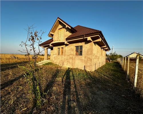 CASA LA ROSU  DE VANZARE ( BOTARLAU)