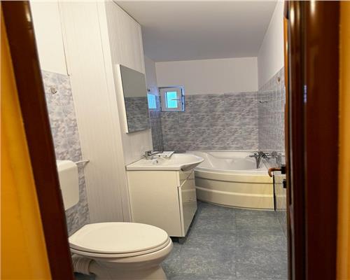 APARTAMENT 3 CAMERE ZONA CENTRALA