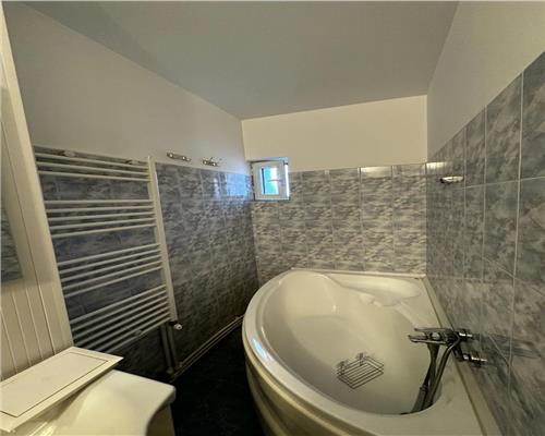 APARTAMENT 3 CAMERE ZONA CENTRALA