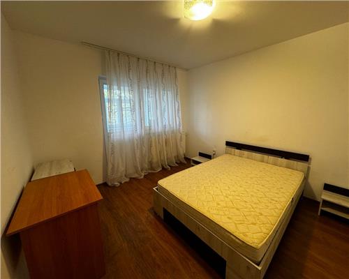 APARTAMENT 3 CAMERE ZONA CENTRALA