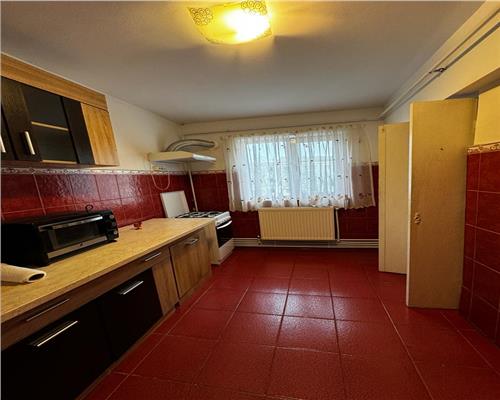 APARTAMENT 3 CAMERE ZONA CENTRALA